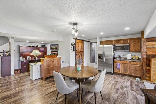 8375 Dakota Drive, West Des Moines, IA 50266