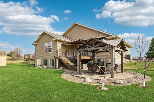 8375 Dakota Drive, West Des Moines, IA 50266