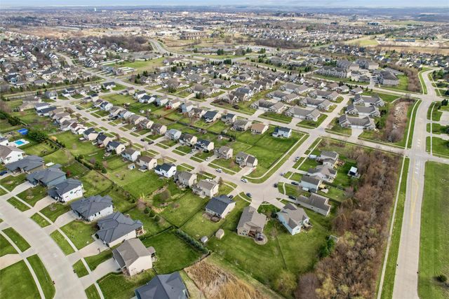 8375 Dakota Drive, West Des Moines, IA 50266