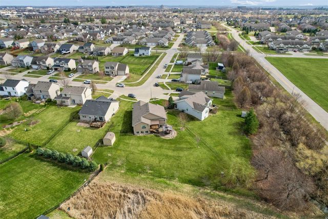 8375 Dakota Drive, West Des Moines, IA 50266