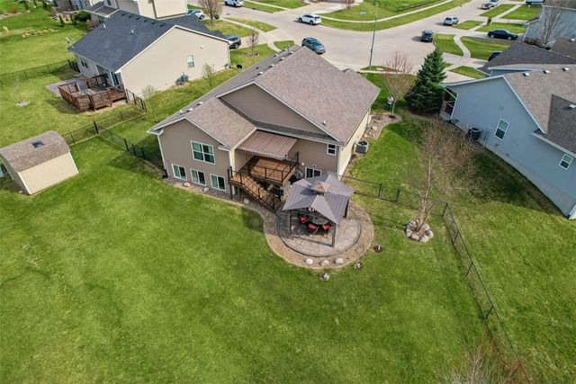 8375 Dakota Drive, West Des Moines, IA 50266
