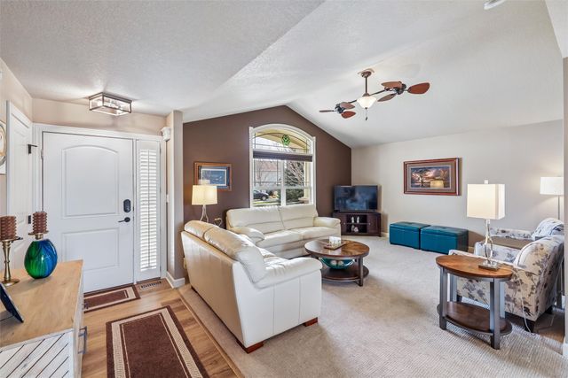 8375 Dakota Drive, West Des Moines, IA 50266