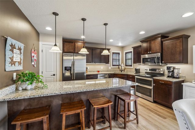 8375 Dakota Drive, West Des Moines, IA 50266