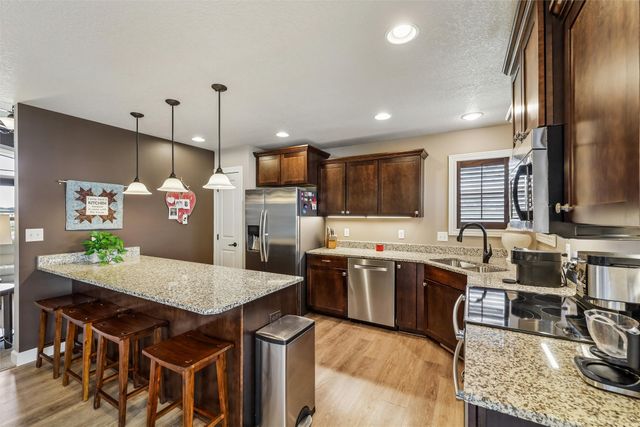 8375 Dakota Drive, West Des Moines, IA 50266