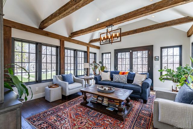 6 Byrds Hill Road, Pawling, NY 12564