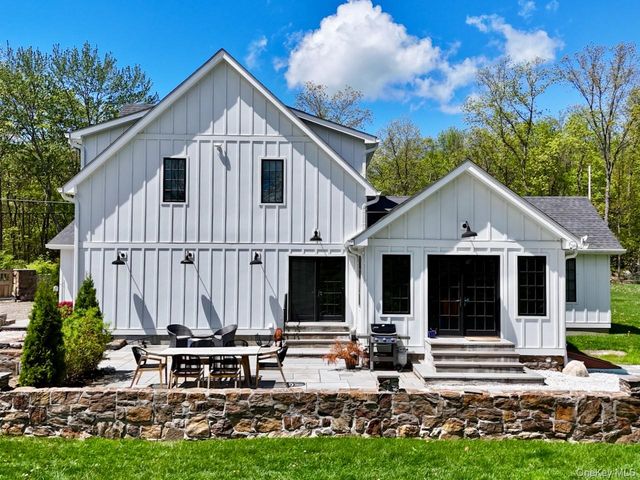 6 Byrds Hill Road, Pawling, NY 12564