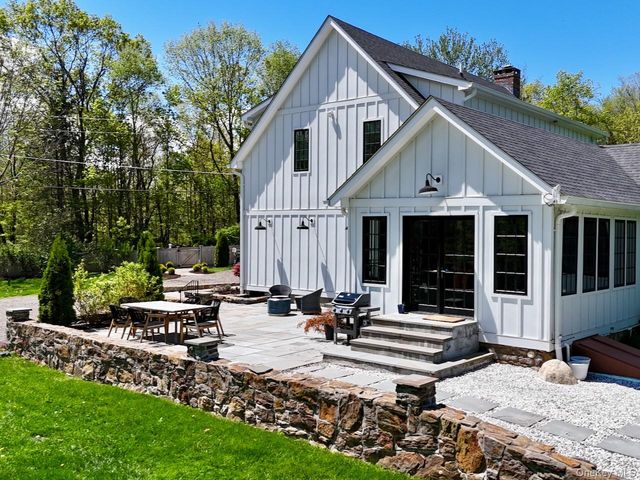 6 Byrds Hill Road, Pawling, NY 12564