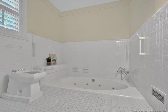 1204 Longleaf Drive, Fayetteville, NC 28305