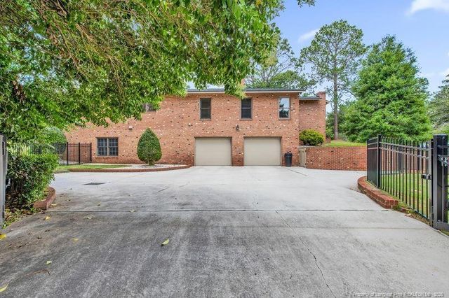 1204 Longleaf Drive, Fayetteville, NC 28305
