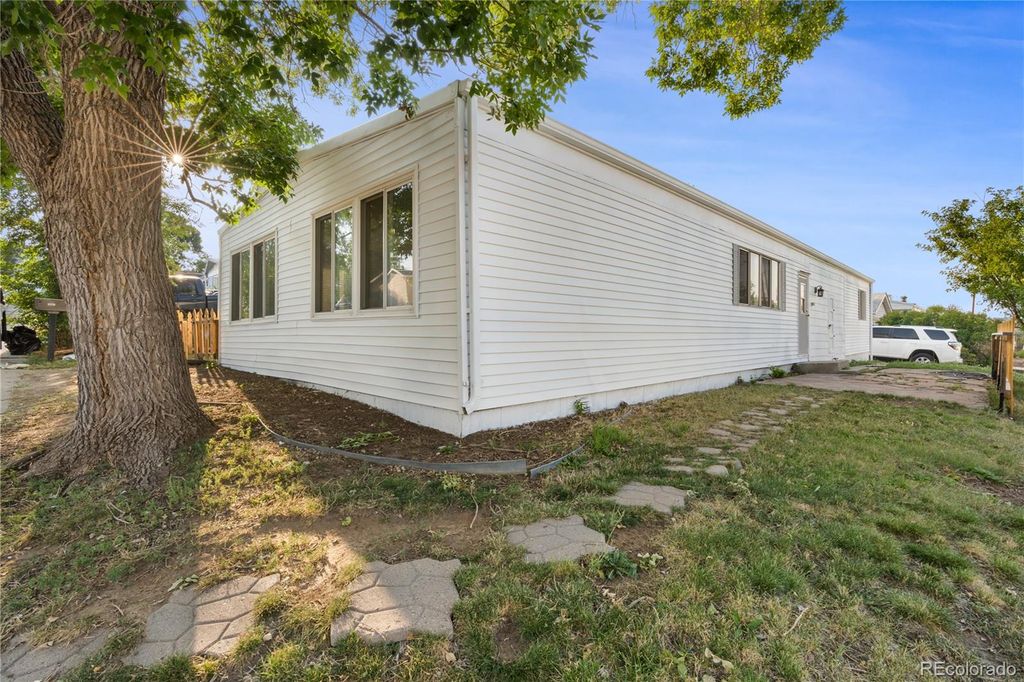 2001 Moselle Street, Denver, CO 80260