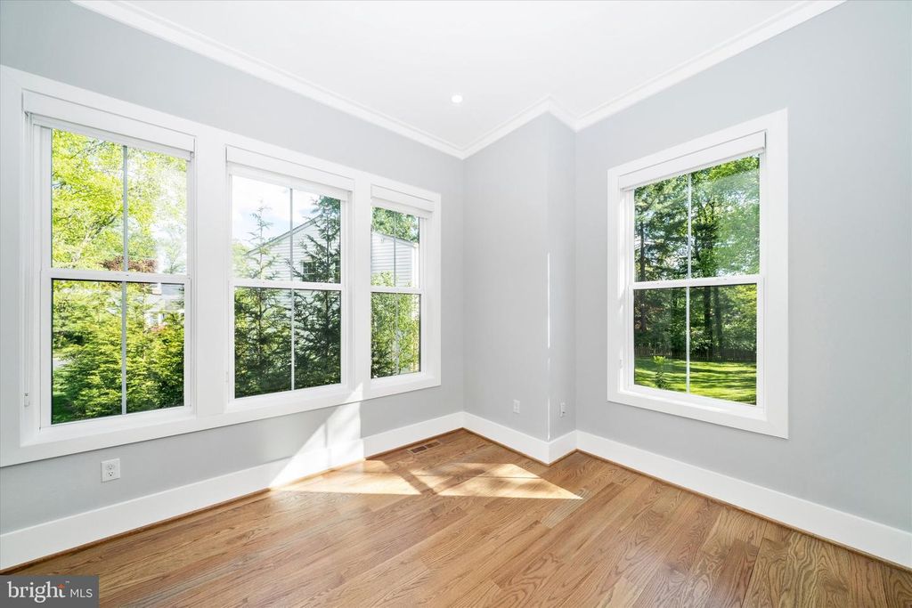 Image 10 of property listing at 8104 WOODHAVEN BLVD, Bethesda, MD 20817