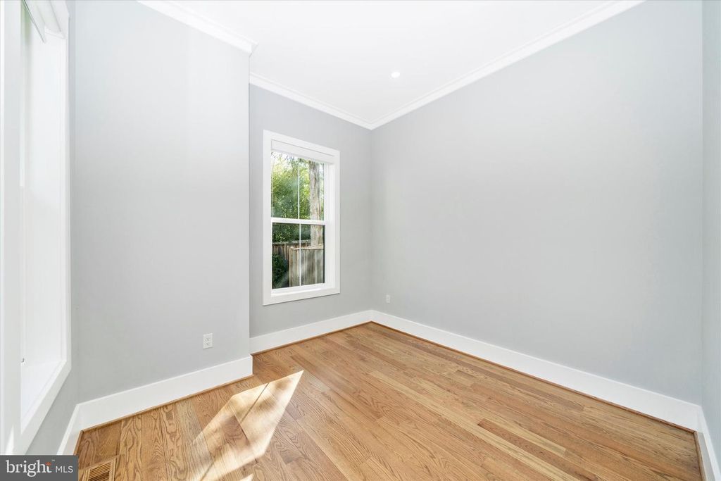 Image 11 of property listing at 8104 WOODHAVEN BLVD, Bethesda, MD 20817