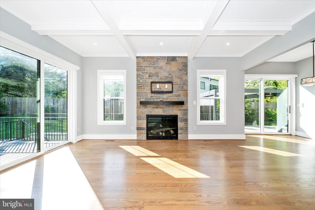 Image 13 of property listing at 8104 WOODHAVEN BLVD, Bethesda, MD 20817