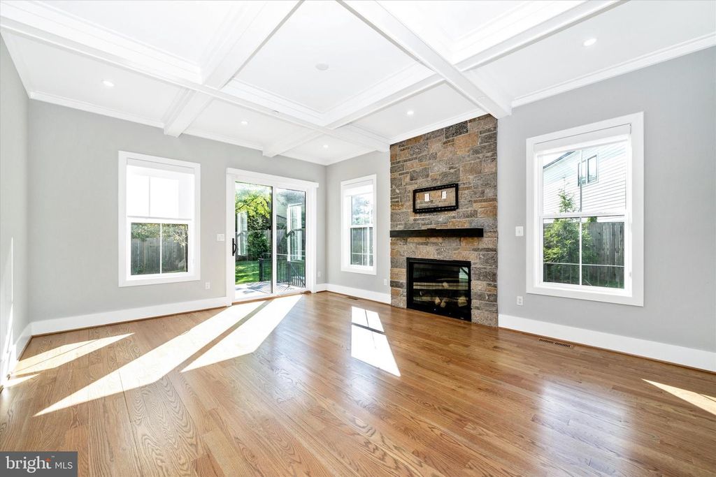 Image 14 of property listing at 8104 WOODHAVEN BLVD, Bethesda, MD 20817