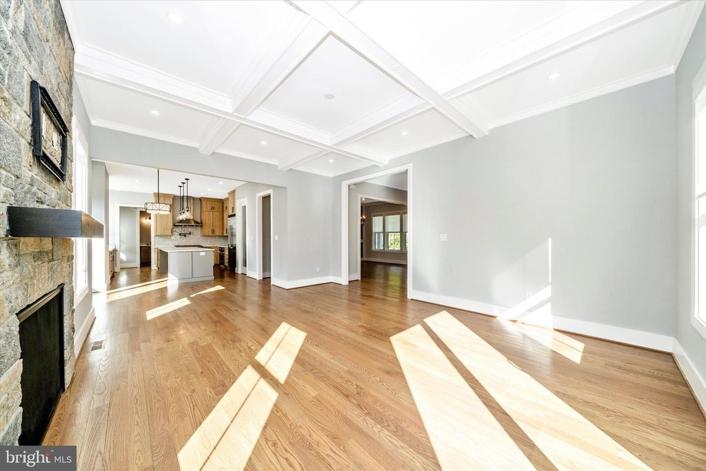 Image 16 of property listing at 8104 WOODHAVEN BLVD, Bethesda, MD 20817