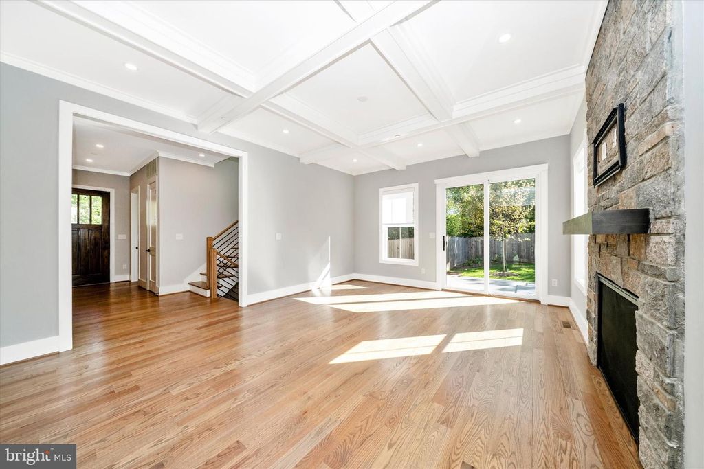 Image 17 of property listing at 8104 WOODHAVEN BLVD, Bethesda, MD 20817