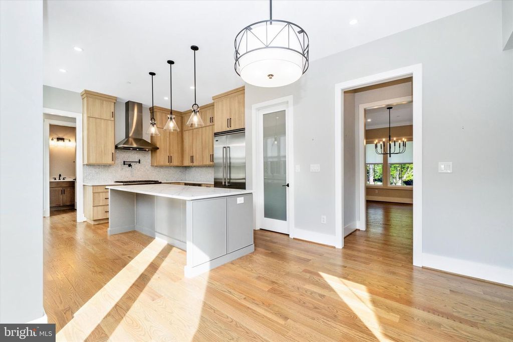 Image 20 of property listing at 8104 WOODHAVEN BLVD, Bethesda, MD 20817