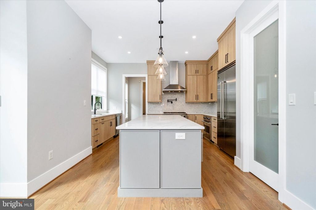 Image 23 of property listing at 8104 WOODHAVEN BLVD, Bethesda, MD 20817