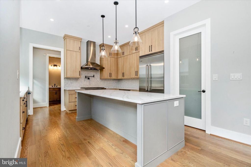 Image 24 of property listing at 8104 WOODHAVEN BLVD, Bethesda, MD 20817