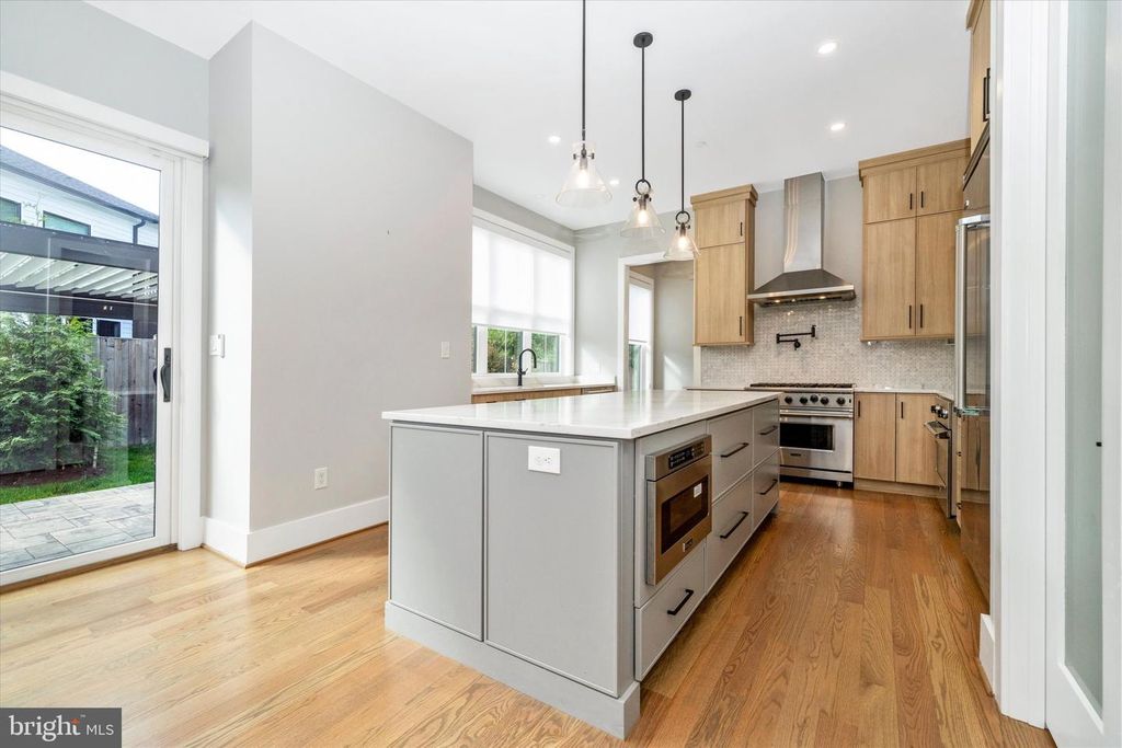 Image 25 of property listing at 8104 WOODHAVEN BLVD, Bethesda, MD 20817