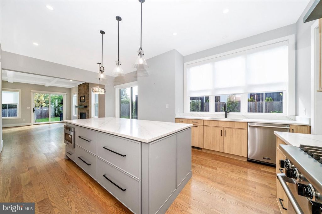 Image 26 of property listing at 8104 WOODHAVEN BLVD, Bethesda, MD 20817