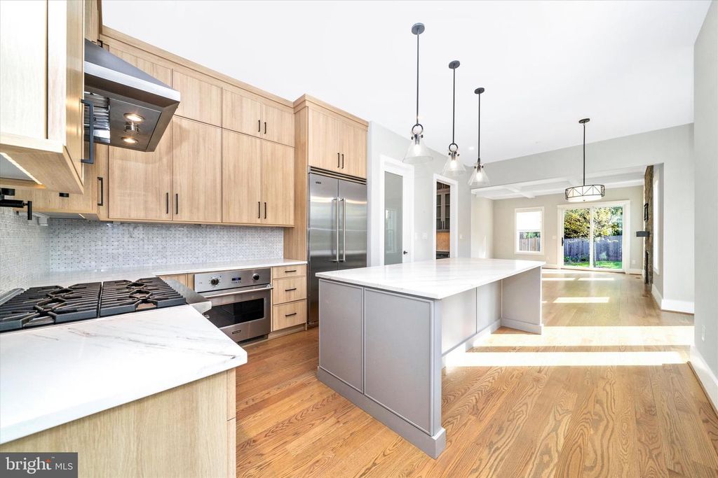 Image 27 of property listing at 8104 WOODHAVEN BLVD, Bethesda, MD 20817