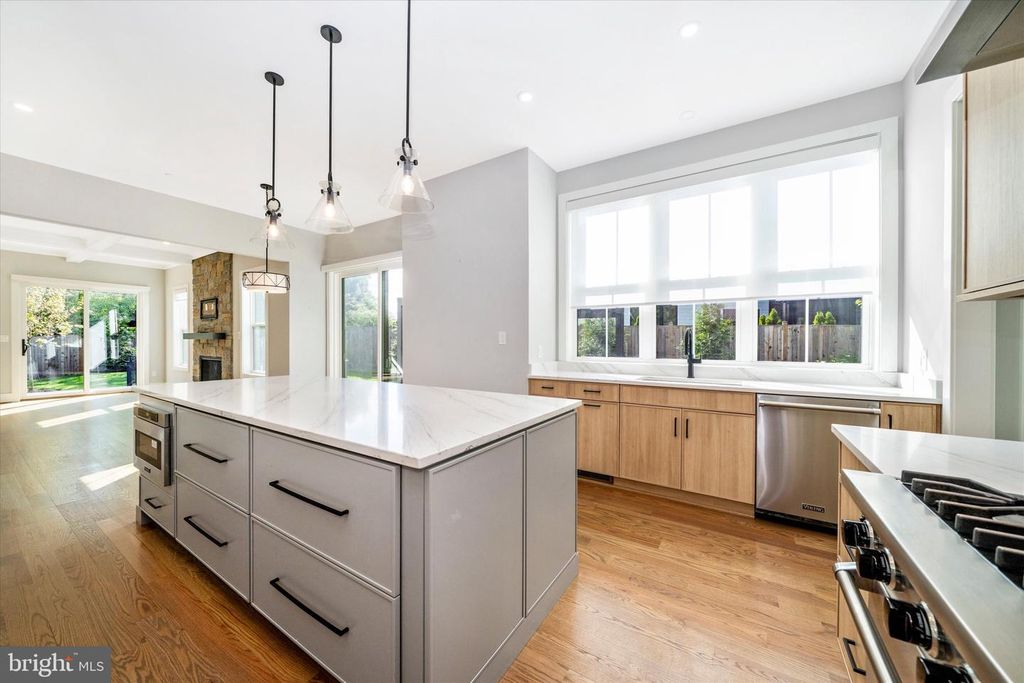 Image 28 of property listing at 8104 WOODHAVEN BLVD, Bethesda, MD 20817