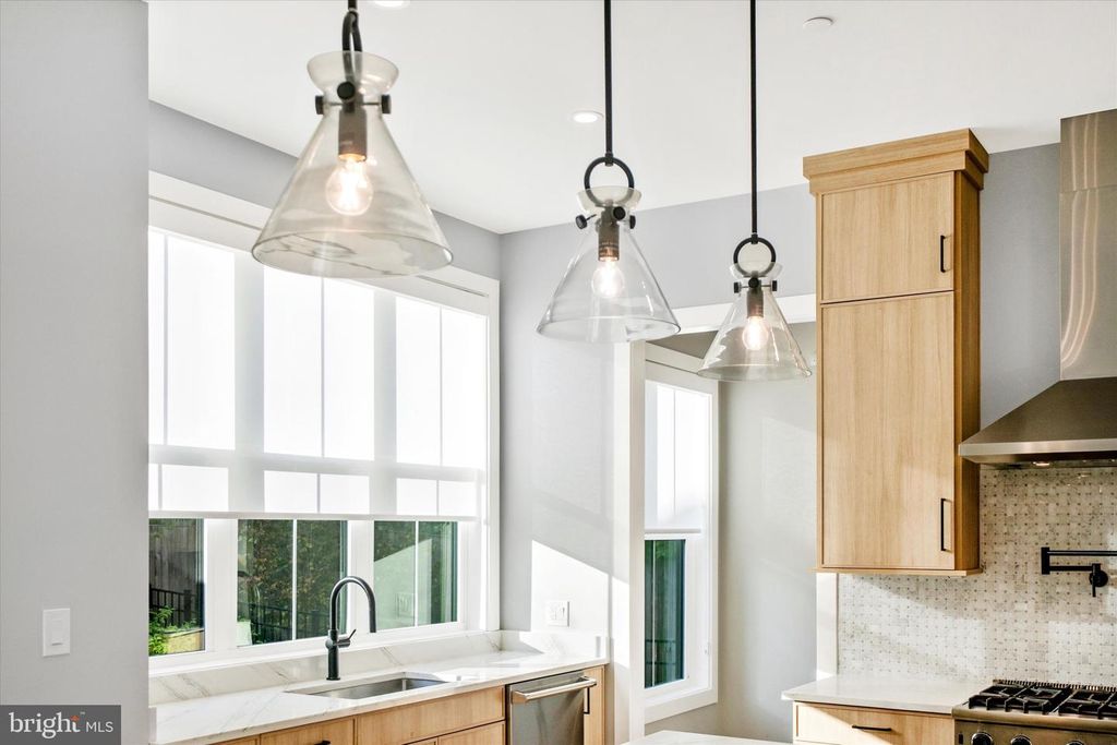 Image 32 of property listing at 8104 WOODHAVEN BLVD, Bethesda, MD 20817