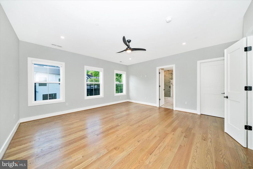 Image 35 of property listing at 8104 WOODHAVEN BLVD, Bethesda, MD 20817