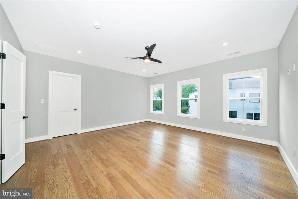 Image 36 of property listing at 8104 WOODHAVEN BLVD, Bethesda, MD 20817