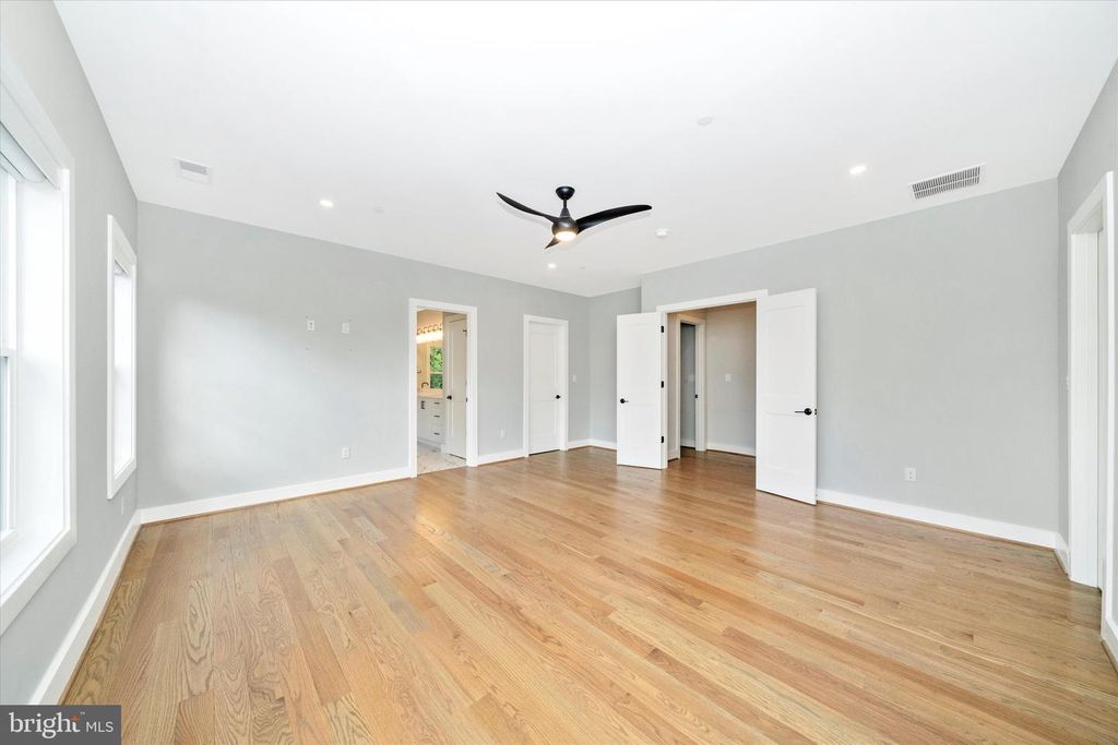 Image 37 of property listing at 8104 WOODHAVEN BLVD, Bethesda, MD 20817