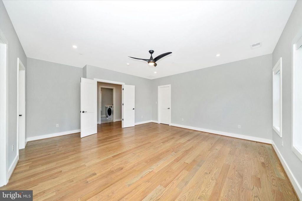 Image 38 of property listing at 8104 WOODHAVEN BLVD, Bethesda, MD 20817