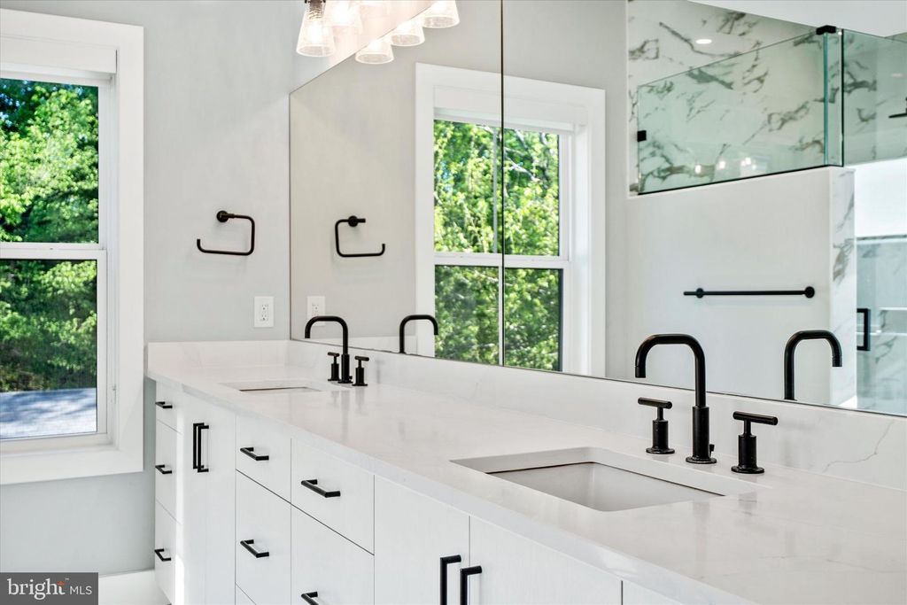 Image 40 of property listing at 8104 WOODHAVEN BLVD, Bethesda, MD 20817