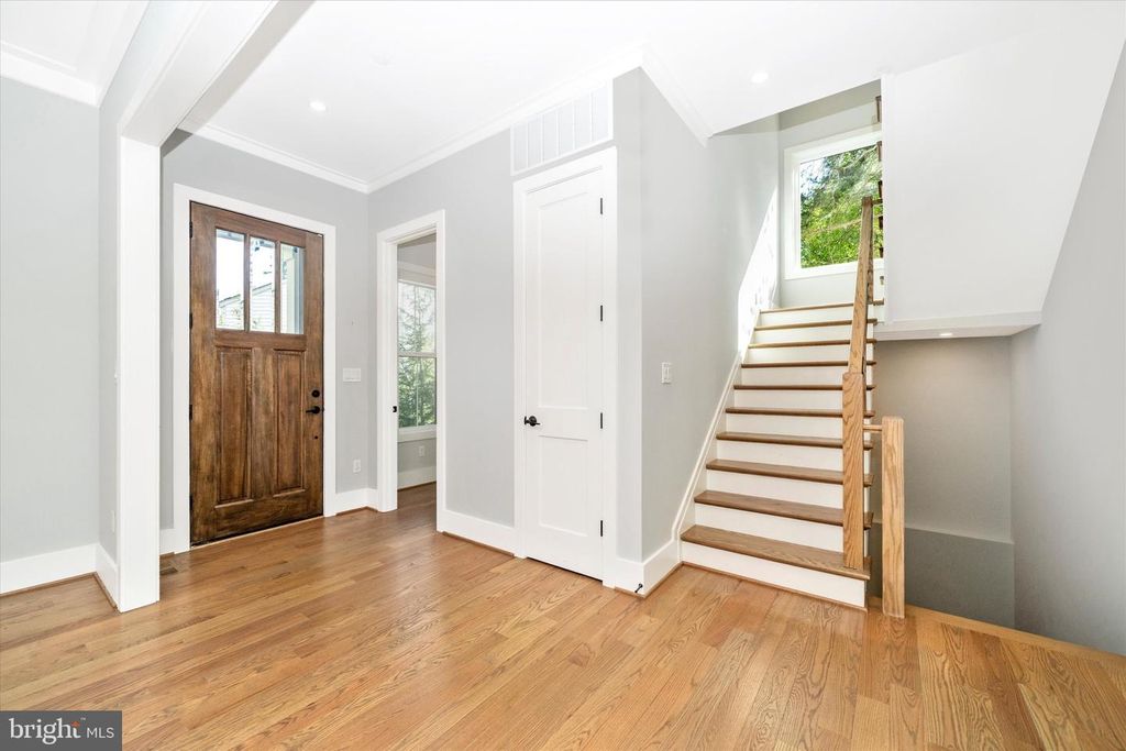 Image 5 of property listing at 8104 WOODHAVEN BLVD, Bethesda, MD 20817