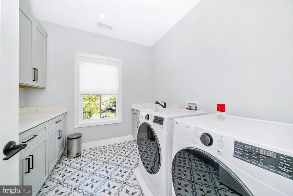 Image 52 of property listing at 8104 WOODHAVEN BLVD, Bethesda, MD 20817