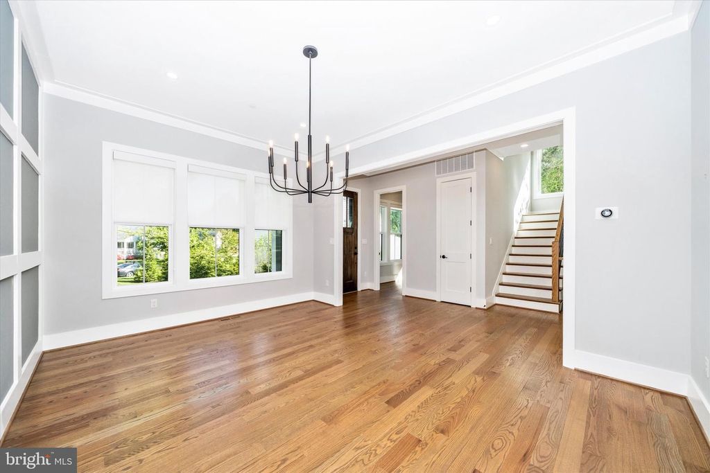 Image 6 of property listing at 8104 WOODHAVEN BLVD, Bethesda, MD 20817