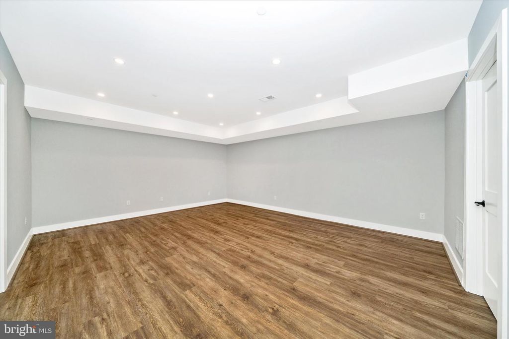 Image 61 of property listing at 8104 WOODHAVEN BLVD, Bethesda, MD 20817