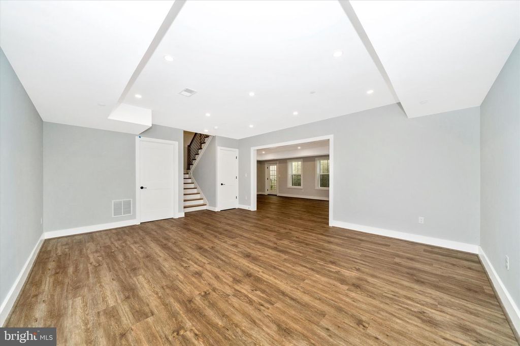 Image 63 of property listing at 8104 WOODHAVEN BLVD, Bethesda, MD 20817