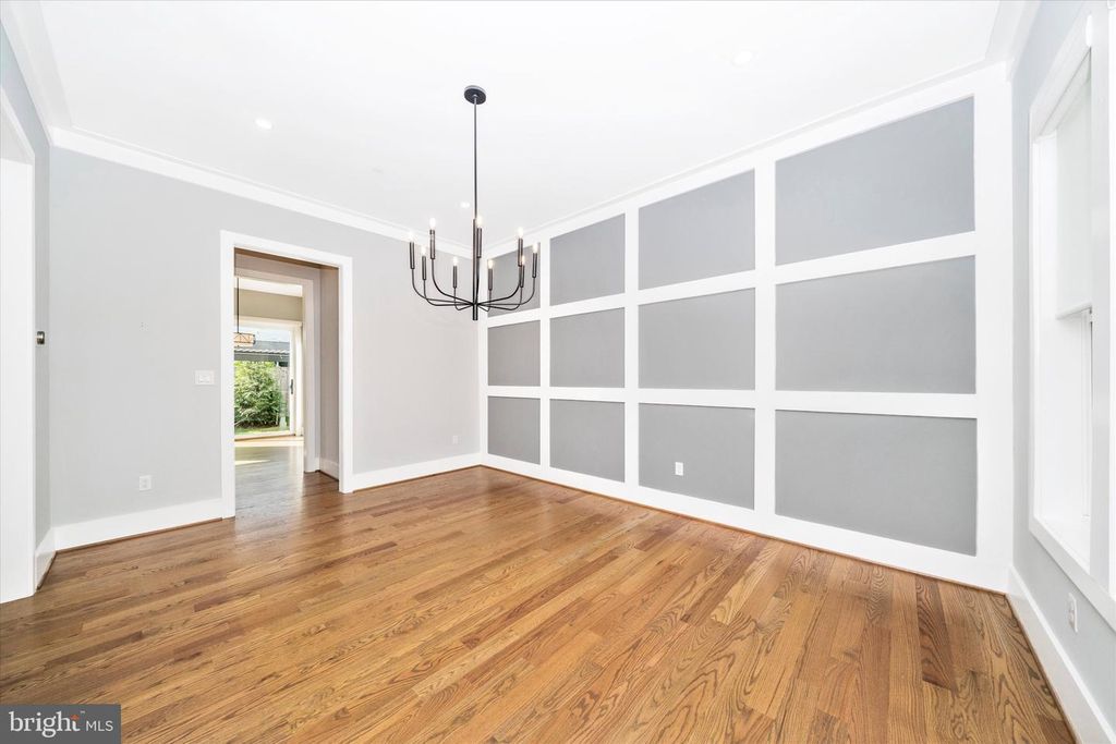 Image 7 of property listing at 8104 WOODHAVEN BLVD, Bethesda, MD 20817