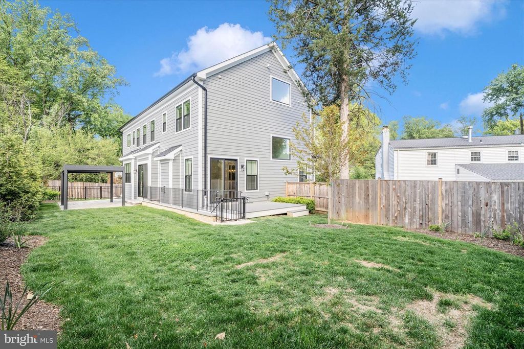 Image 72 of property listing at 8104 WOODHAVEN BLVD, Bethesda, MD 20817