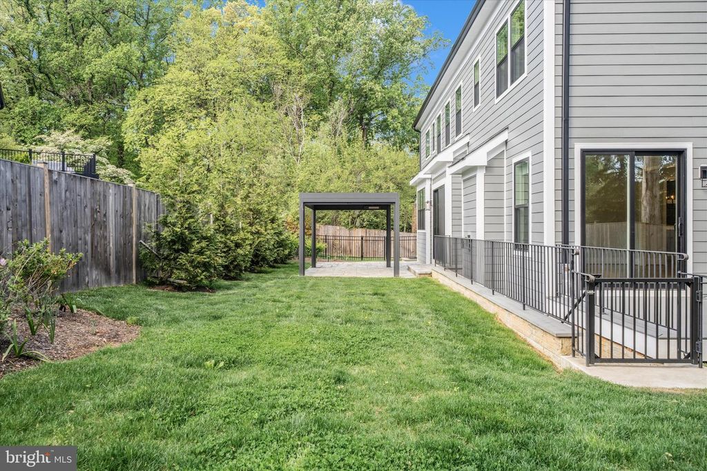 Image 73 of property listing at 8104 WOODHAVEN BLVD, Bethesda, MD 20817