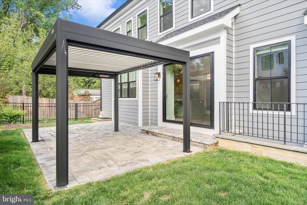 Image 74 of property listing at 8104 WOODHAVEN BLVD, Bethesda, MD 20817