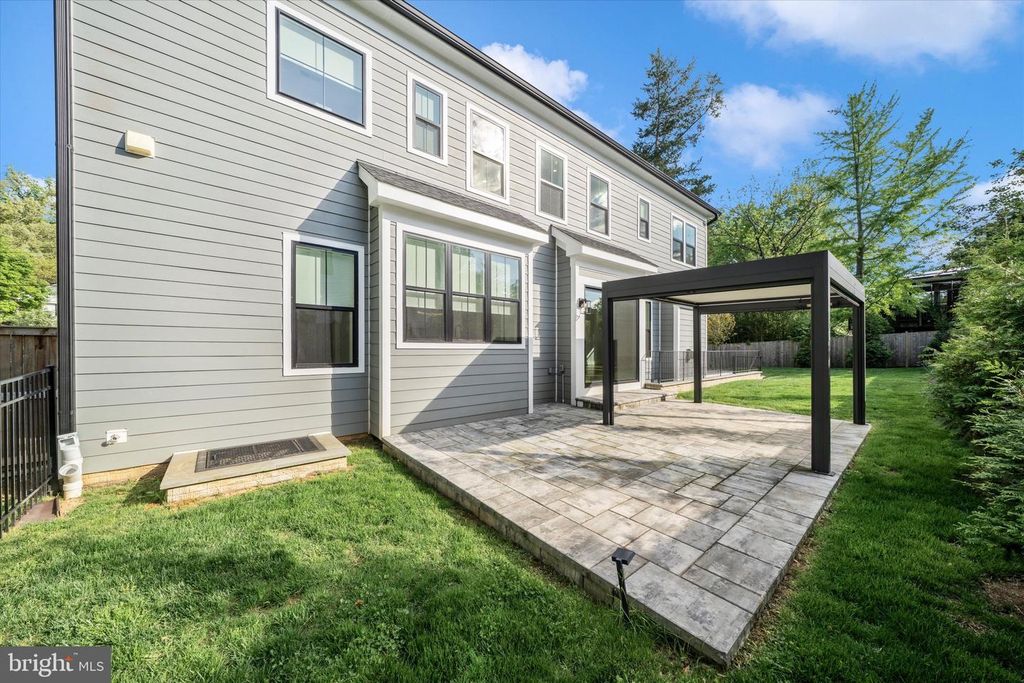 Image 78 of property listing at 8104 WOODHAVEN BLVD, Bethesda, MD 20817