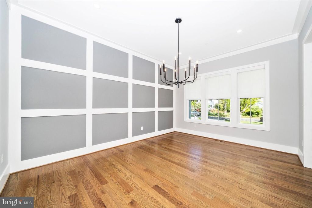 Image 8 of property listing at 8104 WOODHAVEN BLVD, Bethesda, MD 20817