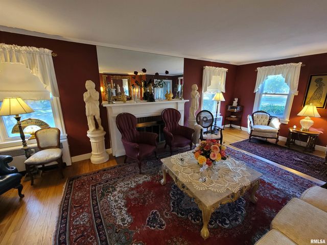 321 W Boone Street, Salem, IL 62881