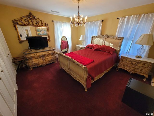 321 W Boone Street, Salem, IL 62881