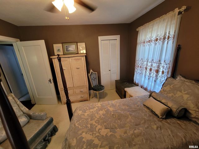 321 W Boone Street, Salem, IL 62881