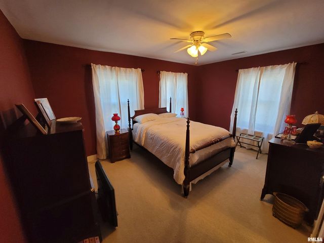 321 W Boone Street, Salem, IL 62881