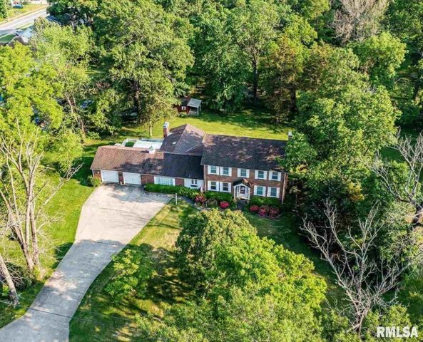 321 W Boone Street, Salem, IL 62881