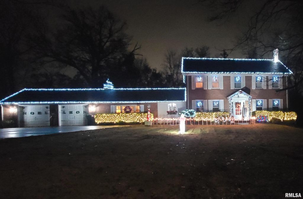 321 W Boone Street, Salem, IL 62881